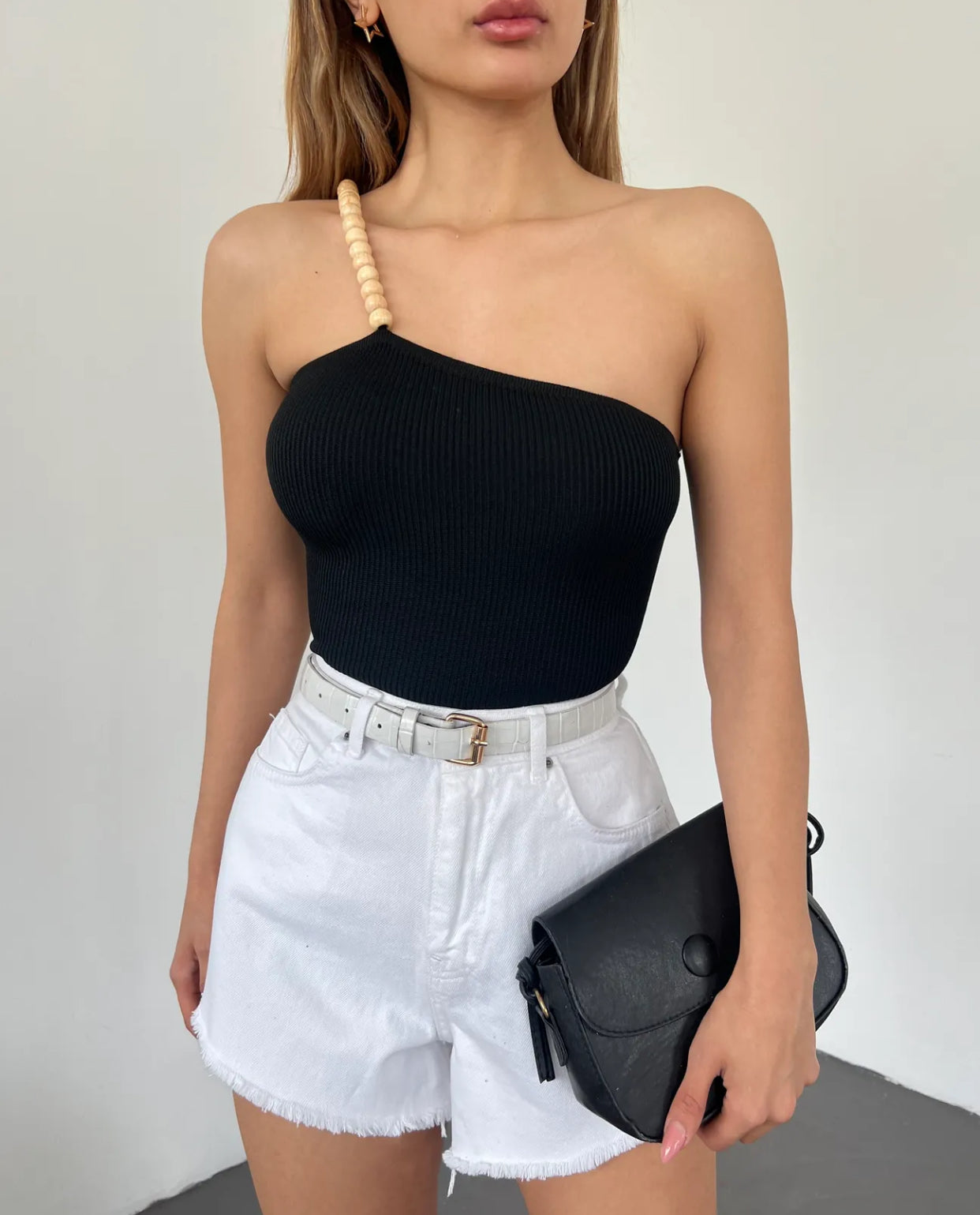 Boncuk Askılı Siyah Triko Crop